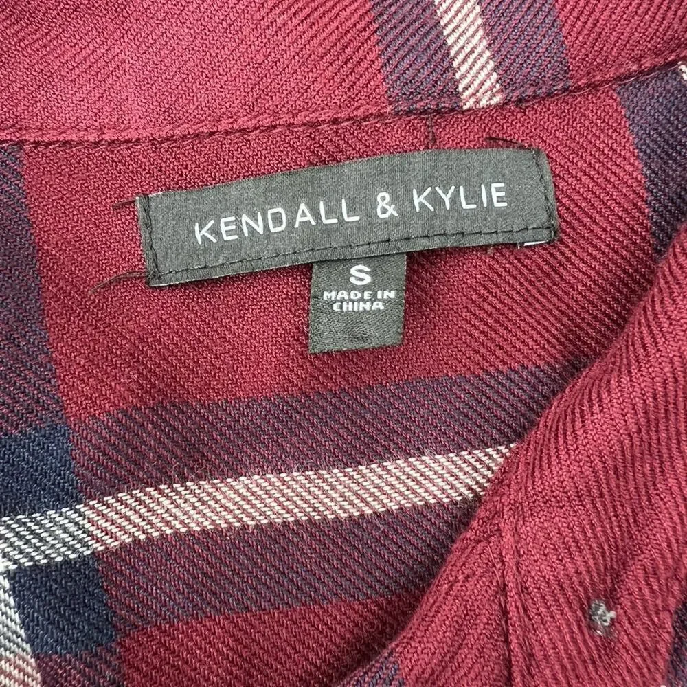 Kendall & Kylie women’s S plaid long sleeve button down top